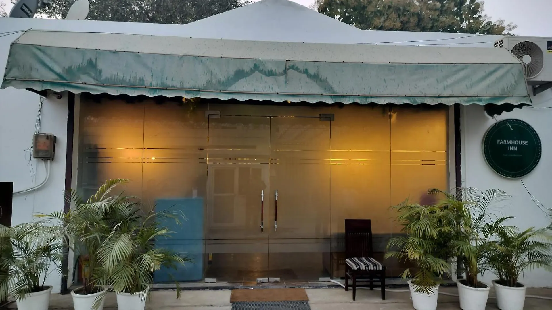 Gasthuis Farmhouse Inn Nh8 - Near Igi Airport Delhi