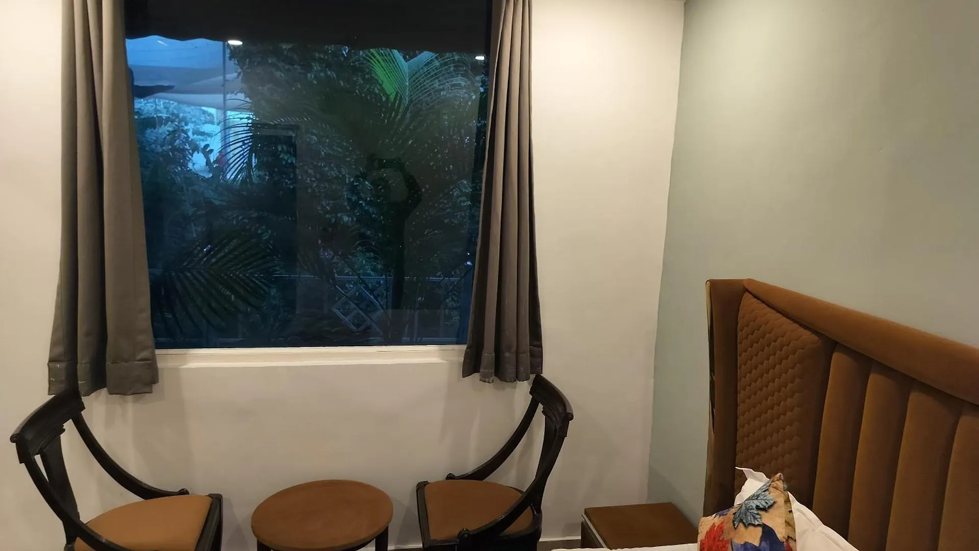 Farmhouse Inn Nh8 - Near Igi Airport Delhi Gasthuis
