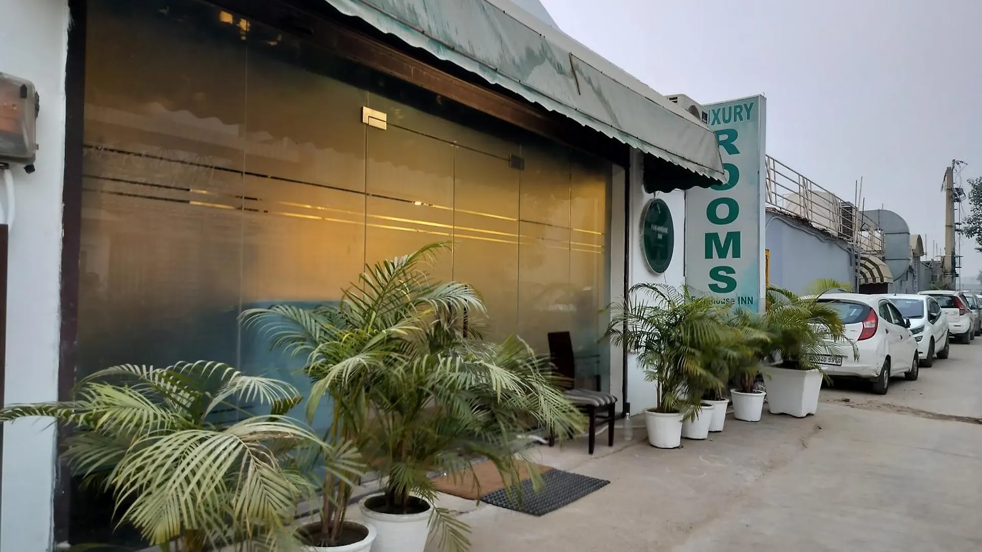 Farmhouse Inn Nh8 - Near Igi Airport Delhi New Delhi
