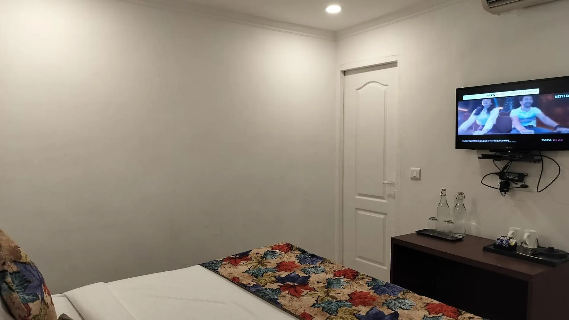 Farmhouse Inn Nh8 - Near Igi Airport Delhi Gasthuis