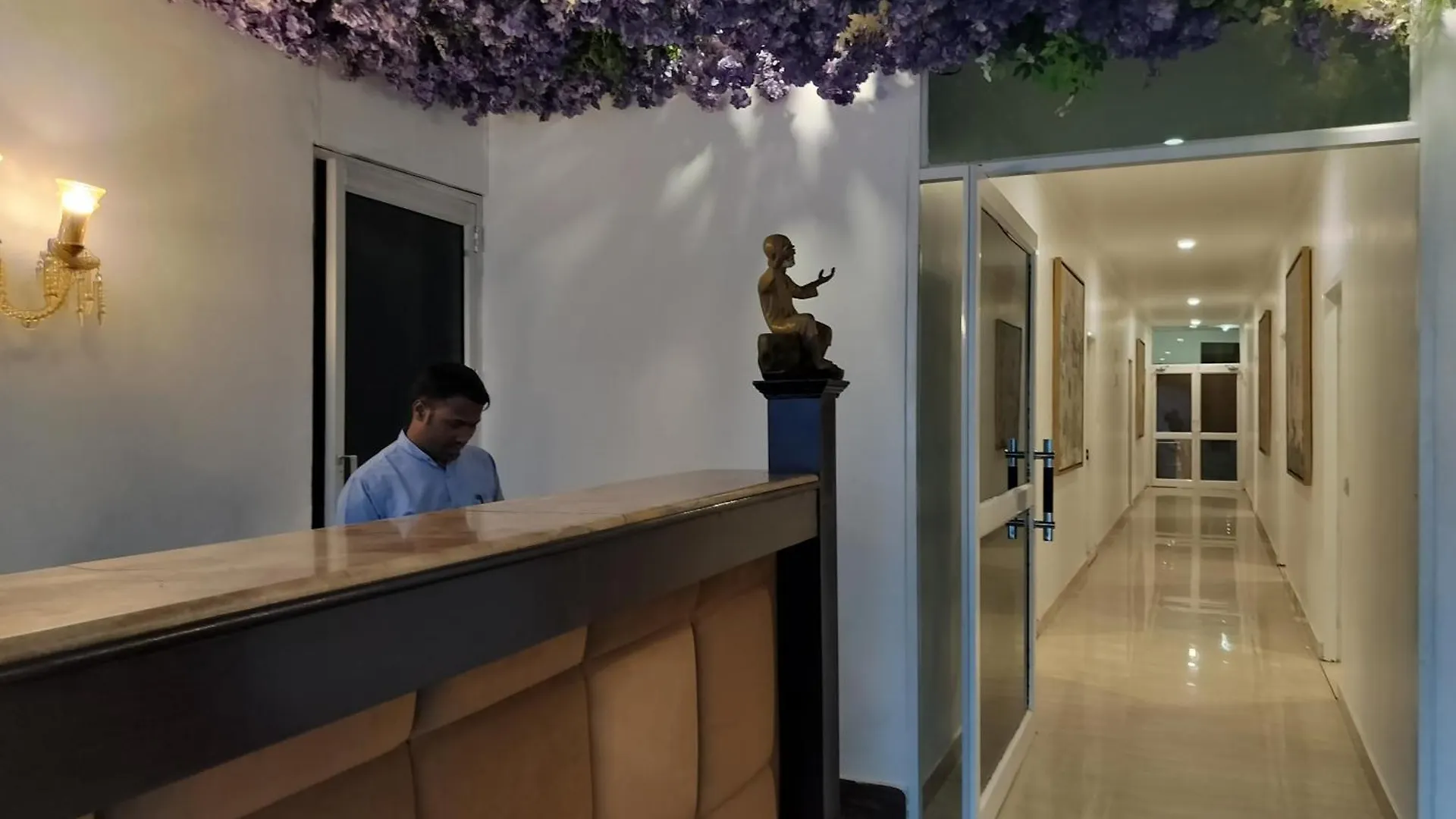 Gasthuis Farmhouse Inn Nh8 - Near Igi Airport Delhi India