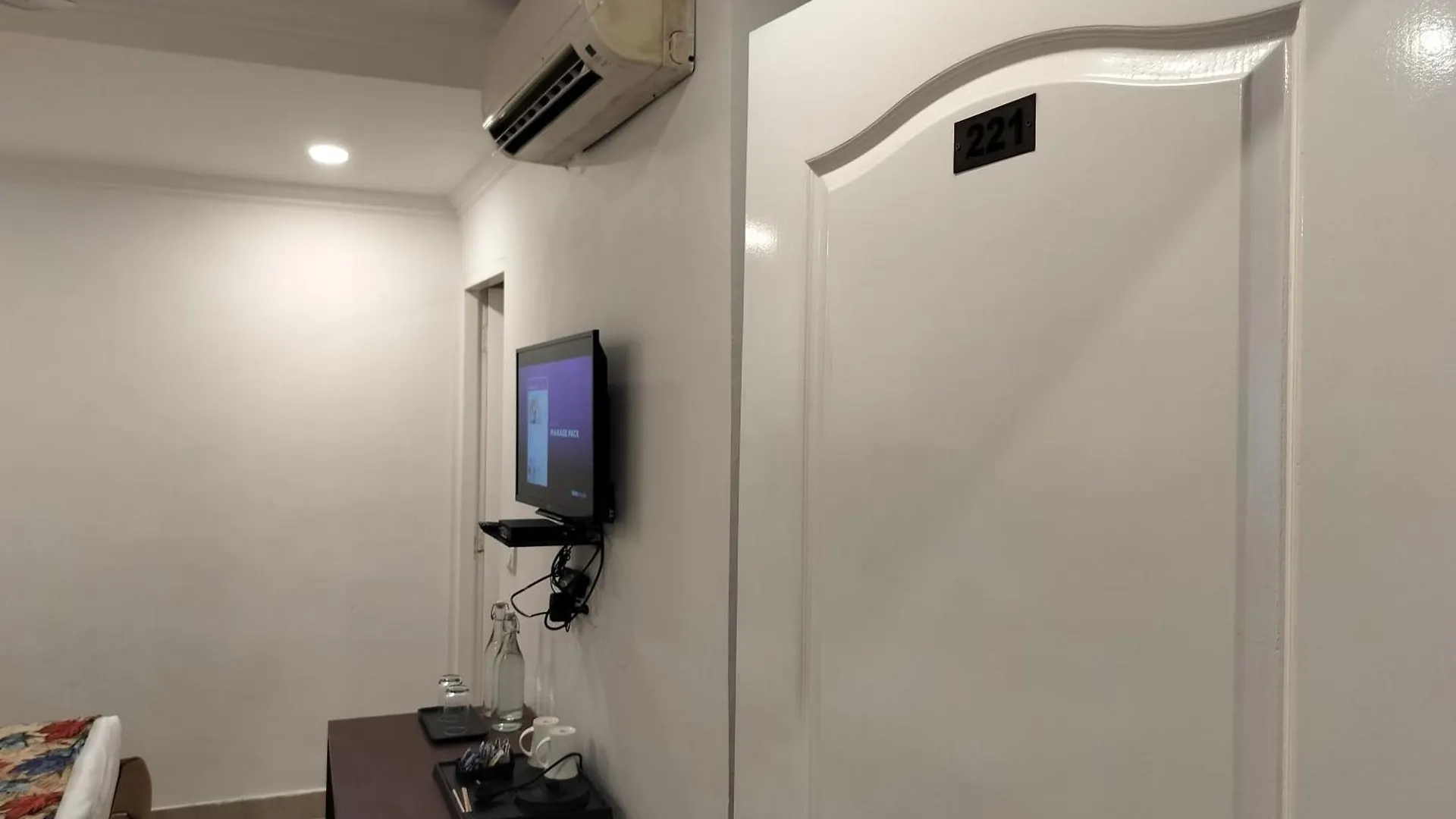 Gasthuis Farmhouse Inn Nh8 - Near Igi Airport Delhi India